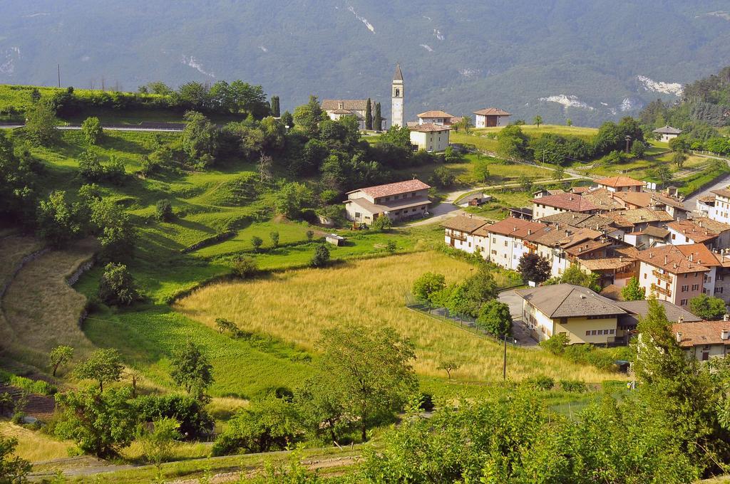 Hotel Santa Barbara Ronzo-Chienis Buitenkant foto