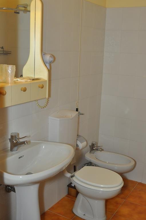 Hotel Santa Barbara Ronzo-Chienis Buitenkant foto